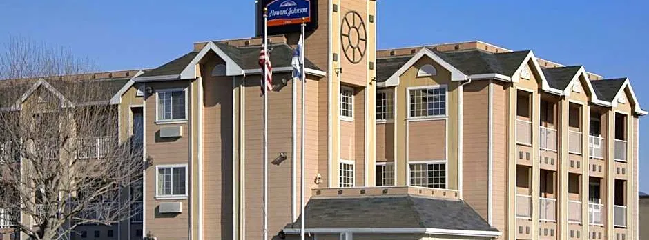 Howard Johnson by Wyndham Salinas