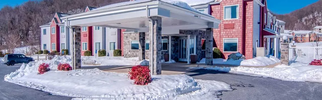 Clarion Pointe Staunton East