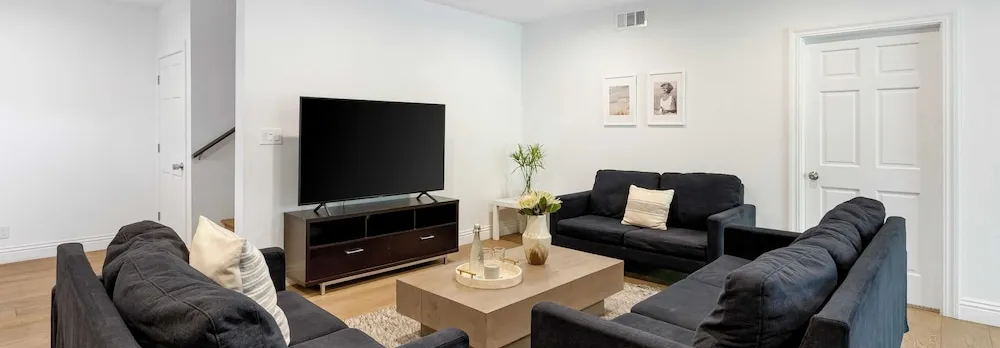 6bdr Modern Oasis w/ Game Room, Outdoor Living & Views! Edendale by Avantstay