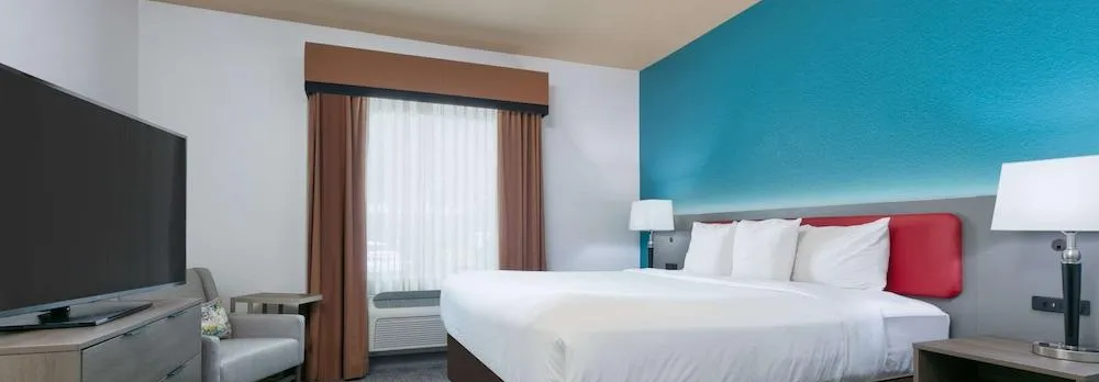 Comfort Suites