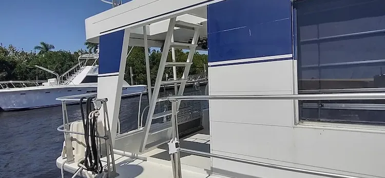 62 Yacht M/v Possibilities On Wide Private Canal 3 Bedroom Houseboat
