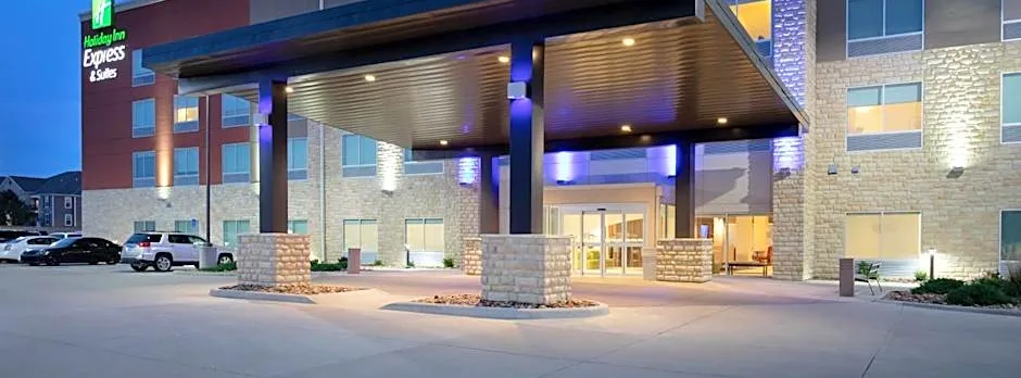 Holiday Inn Express & Suites Great Bend By IHG