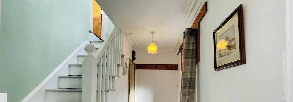 Traditional Highland Cottage Near Loch Ness-sleeps 6