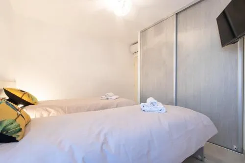 Renovated 2-Br Apartment with Terrace and Pool