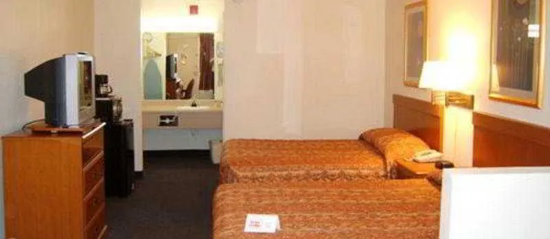 Econo Lodge Inn & Suites Near Bricktown