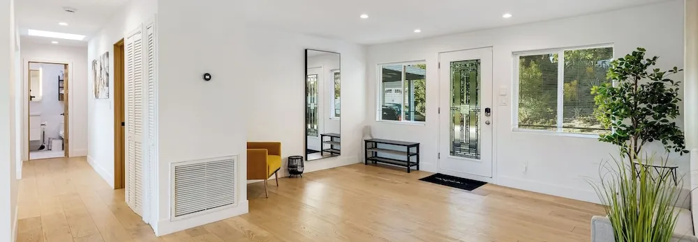 Scenic LA Stay Near Ventura Blvd With Deck, Games, Fireplace & Outdoor Dining Marmol Vista by Avantstay