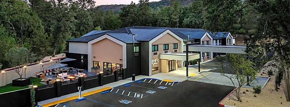The Inelle, Oakhurst Yosemite, a Tribute Portfolio Hotel