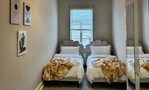 London City Apartment - Modern & Cozy Stay