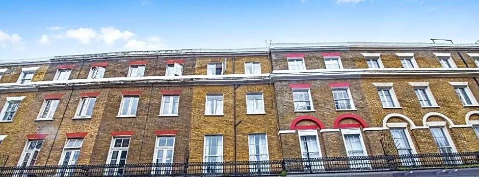 OYO Townhouse 30 Sussex Hotel
