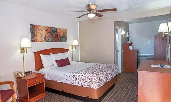 Esquire Inn