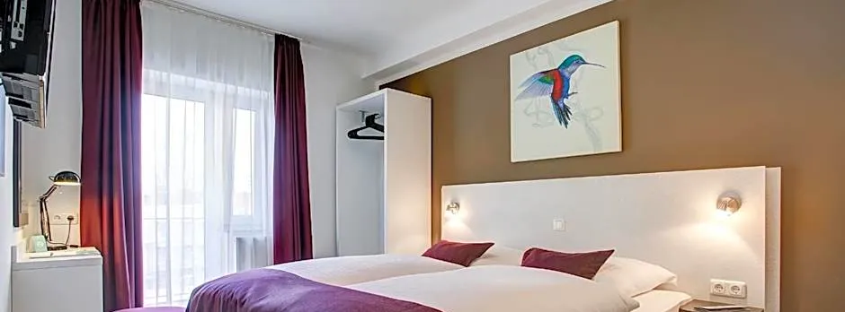 Hotel West