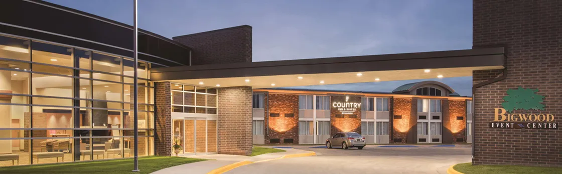 Country Inn & Suites by Radisson, Fergus Falls, MN