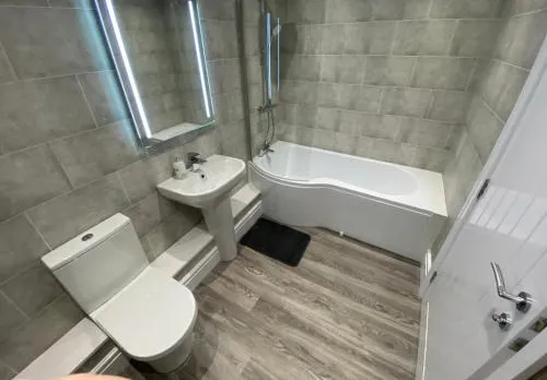 Edward Place Luxury Hot Tub Apartments