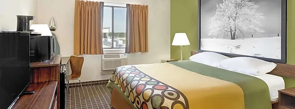Super 8 by Wyndham Norfolk