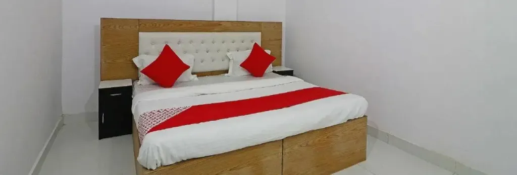 Red Carmine by OYO Rooms