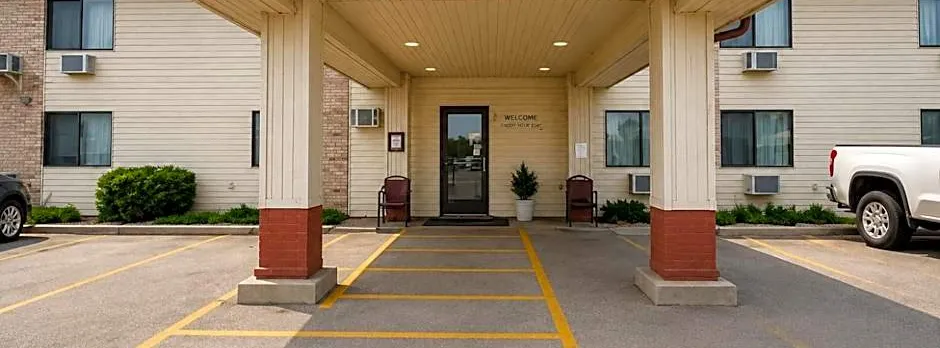 OYO Hotel Pipestone MN, Canterbury Park