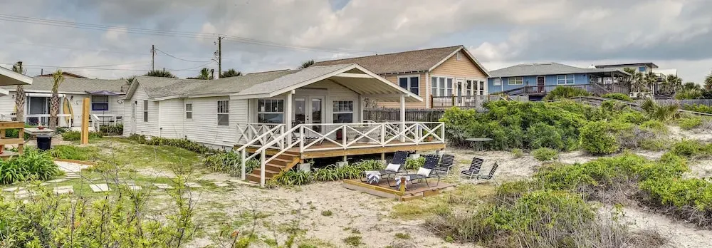 Oceanfront Amelia Island Cottage: Deck & Boardwalk
