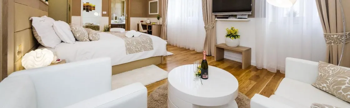 Peninsula Luxury Suite (Adults Only)