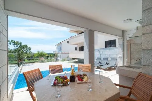 Beautiful apartment with private pool