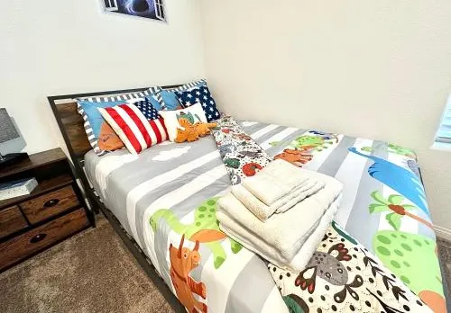 Spacious House, 5 bedrooms, Sleeps 12, Near Las Vegas Strip and Airport