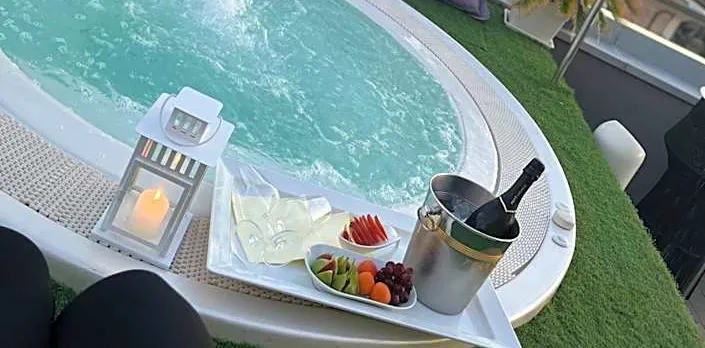 Q Hotel