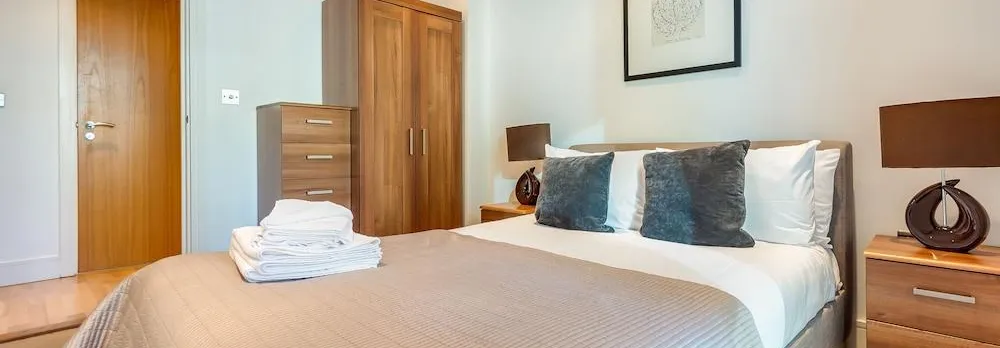 Two Bedroom Apartment in Canary Wharf