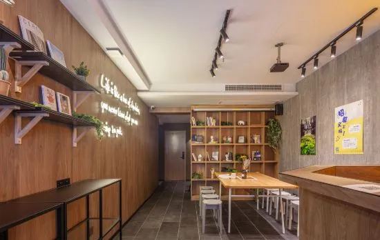 Iforest Hostel (The Bund, Dashijie Metro Station)