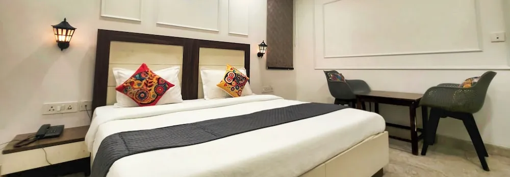 Hotel HomeAste 001 Near Yashobhoomi Convention Center
