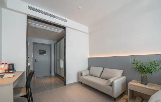 Jichen Hotel (Chongqing Yuelai International Expo Exhibition Center Central Park Branch)