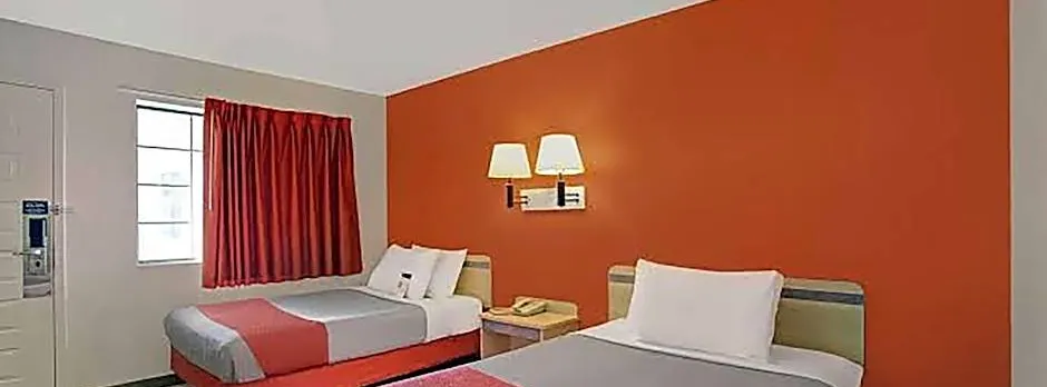 Super 8 by Wyndham Livermore