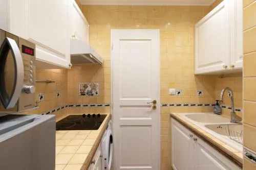 2 rooms apartment, near the sea and local market