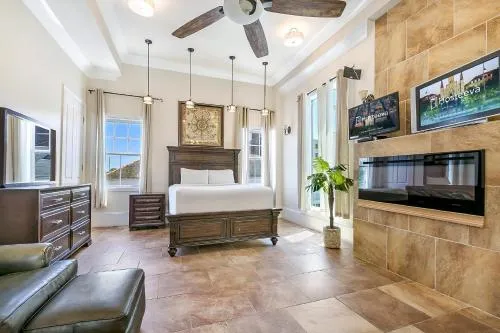 Spacious 4BR Condo on Carondelet Near All Hot Spo