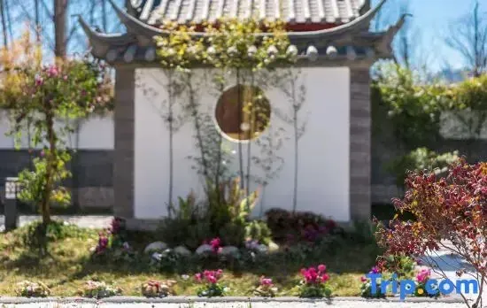 Lijiang Xiangyu Light Luxury Snow Mountain Holiday Villa