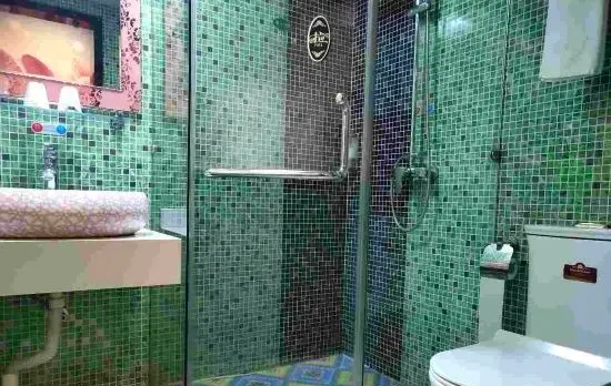 Jitai Chain Hotel (Shanghai Huashan Hospital Gucun Park Subway Station)