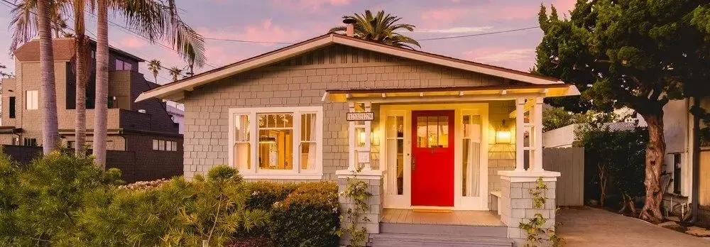 Topaz By Avantstay Adorable Cottage Walking Distance to Beach w/ Large Patio