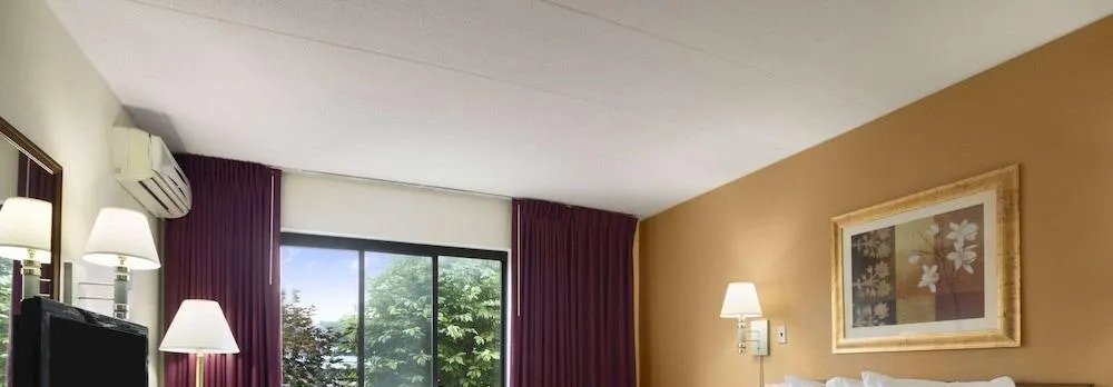 Ramada by Wyndham Pittsburgh/New Stanton