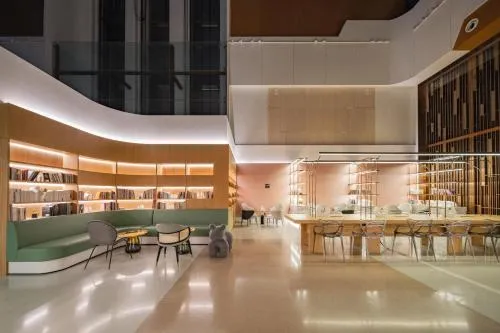 Atour Hotel Shanghai Daning Shibei High-Tech Park