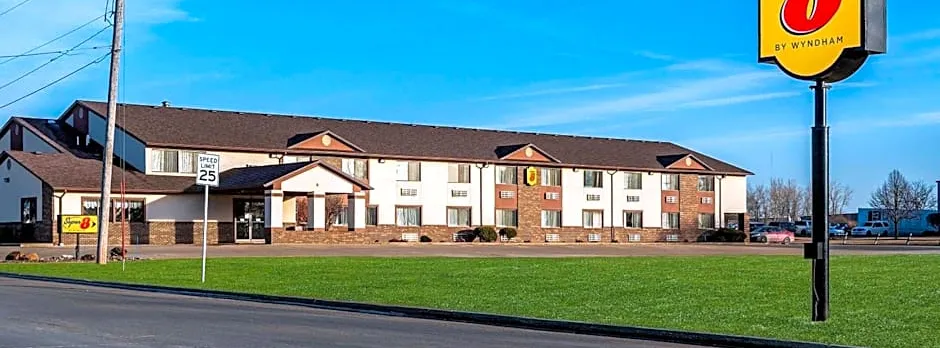 Super 8 by Wyndham Oelwein