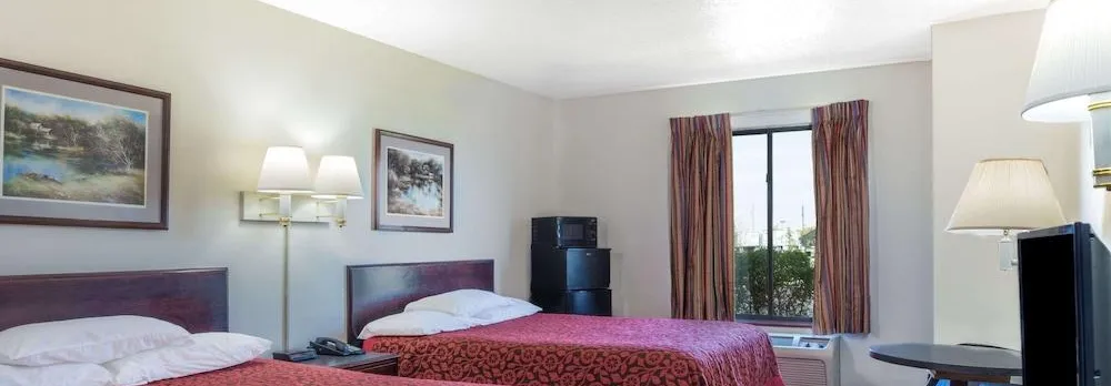 Days Inn by Wyndham Pontoon Beach