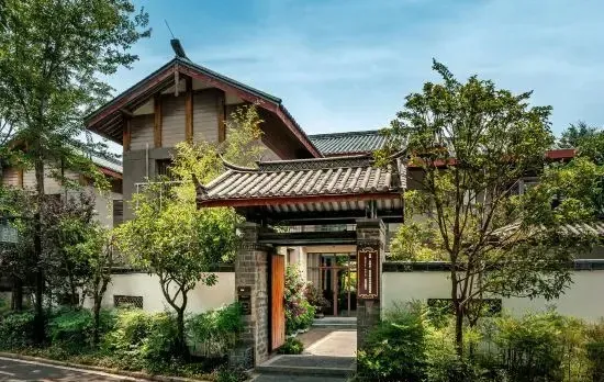 Lijiang Nuoqi Snow Mountain Blossom Court Resort Villa