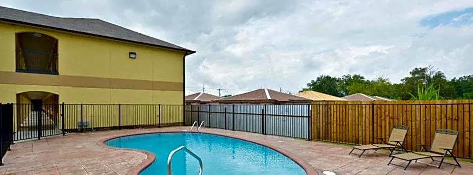 Americas Best Value Inn & Suites Lake Charles at I-210 Exit 11