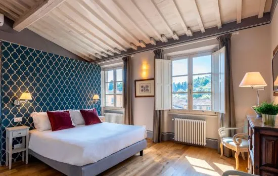 Impressive 4 bedroom apartment in front of Pitti Palace. Piazza Pitti I