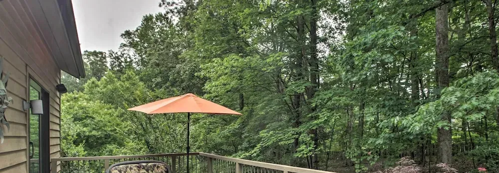 The White Elephant Inn Getaway w/ Pool & Hot Tub!