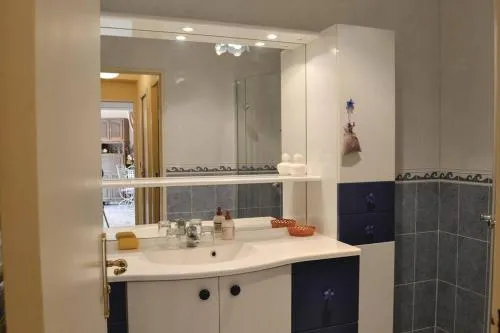 AZURELLE