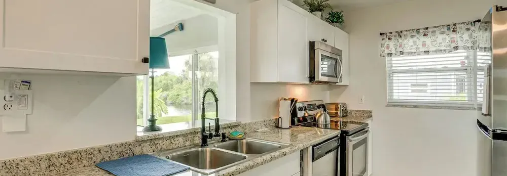 Port Charlotte Home w/ Sunroom, Grill & Fire Pit!