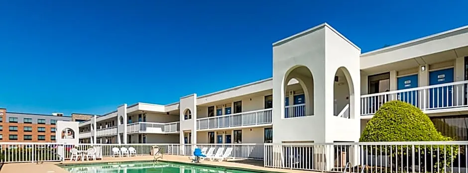 Motel 6-Newnan, GA