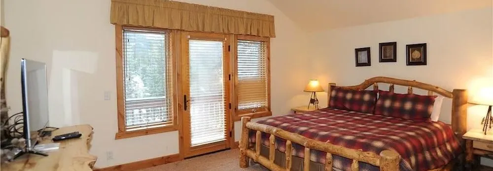 Moose Meadow Retreat Private Home with Hot Tub