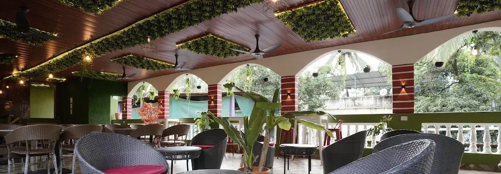 Palm Springs Beach Resort - Gorai