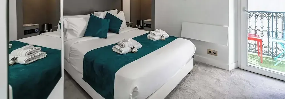 Hotel Avaton - Deluxe Balcony Bedroom - Cannes Palais