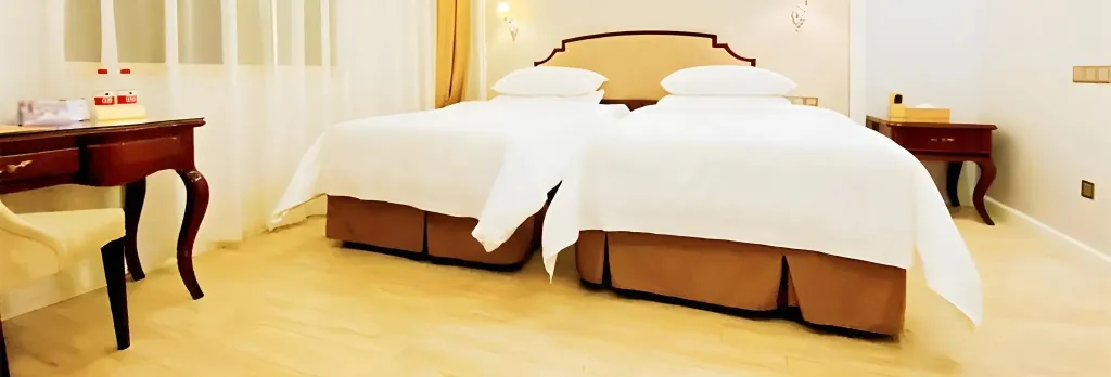 Vienna Hotel (Guangzhou Baiyun University Jinyuan Plaza)